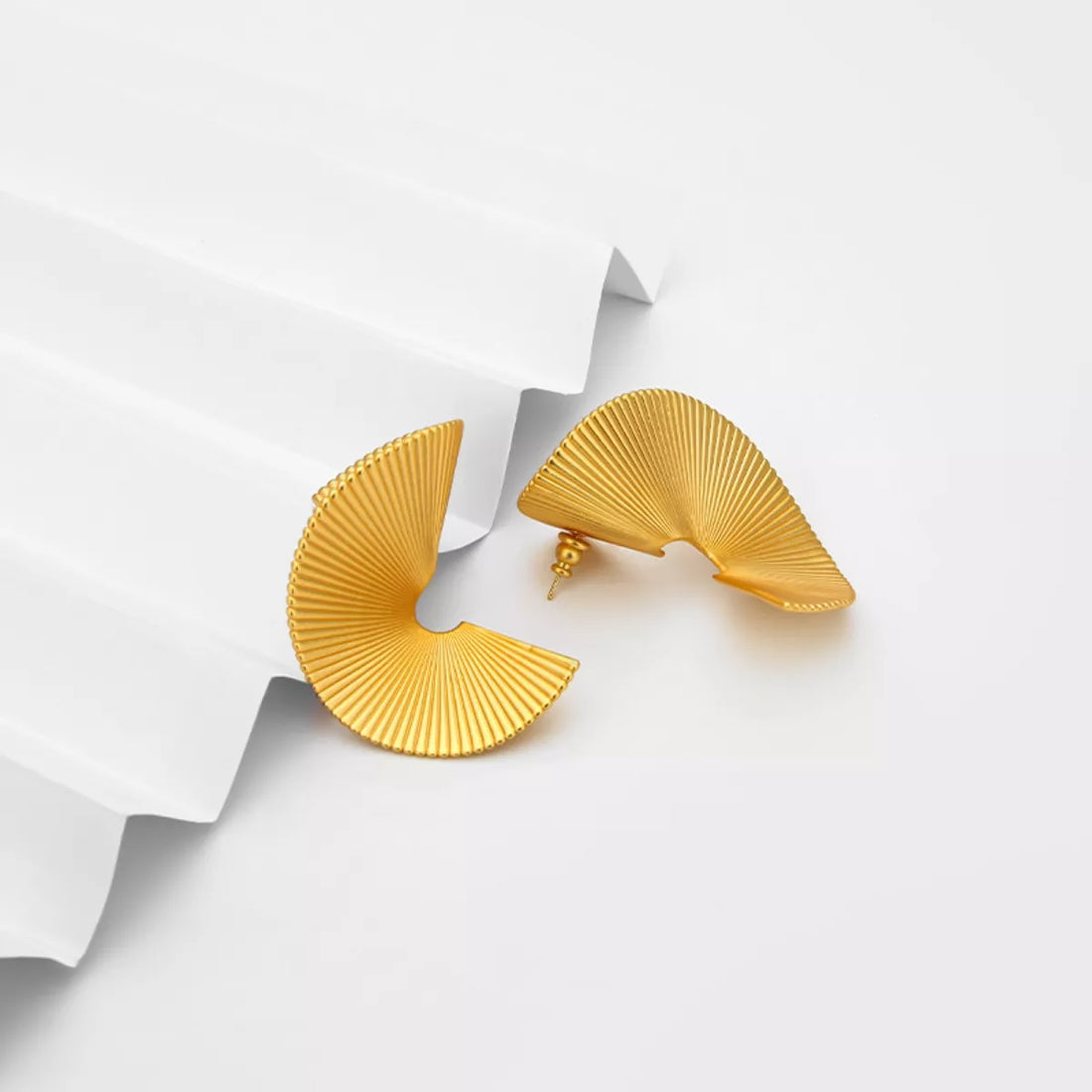 18K Gold-Plated Copper Fan-Shaped Earrings - cas7m
