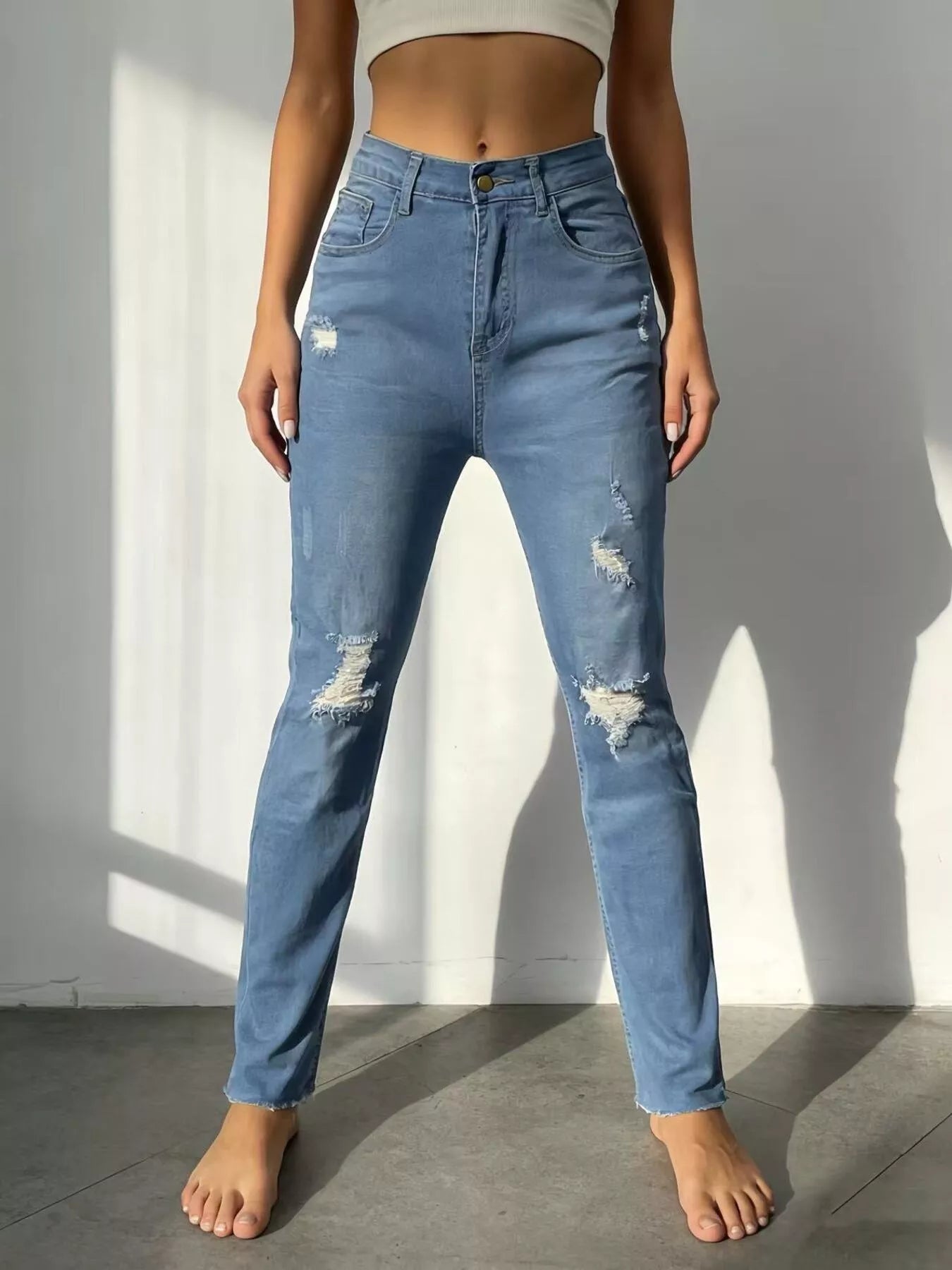 High-Waisted Distressed Jeans - cas7m
