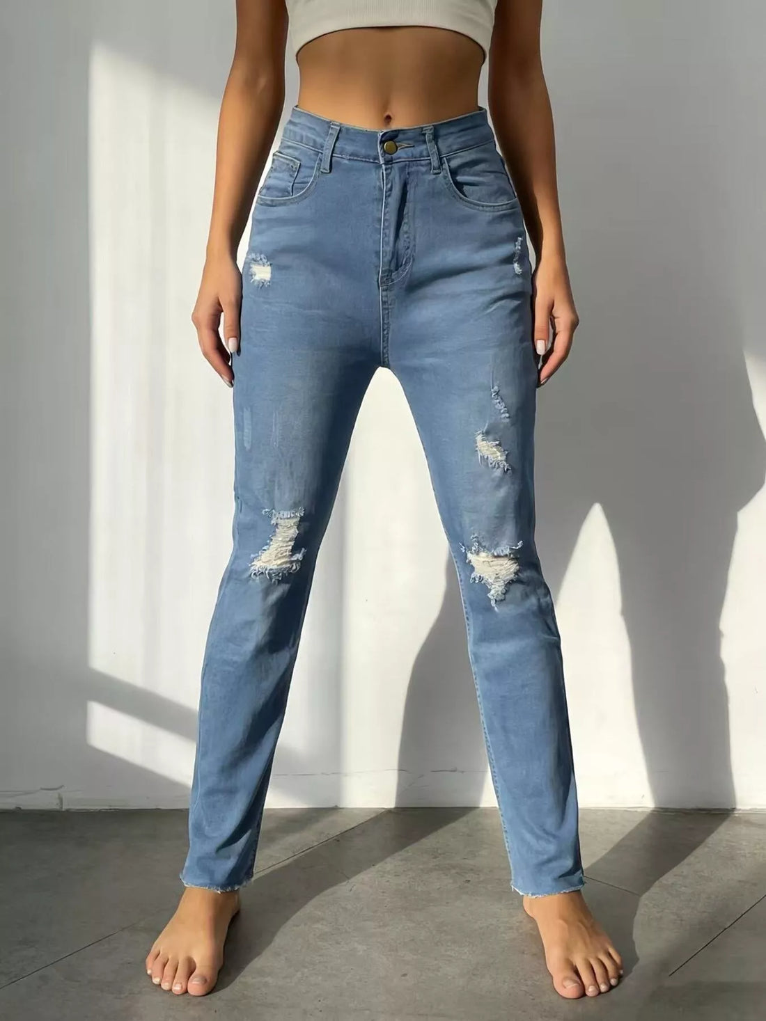 High-Waisted Distressed Jeans - cas7m