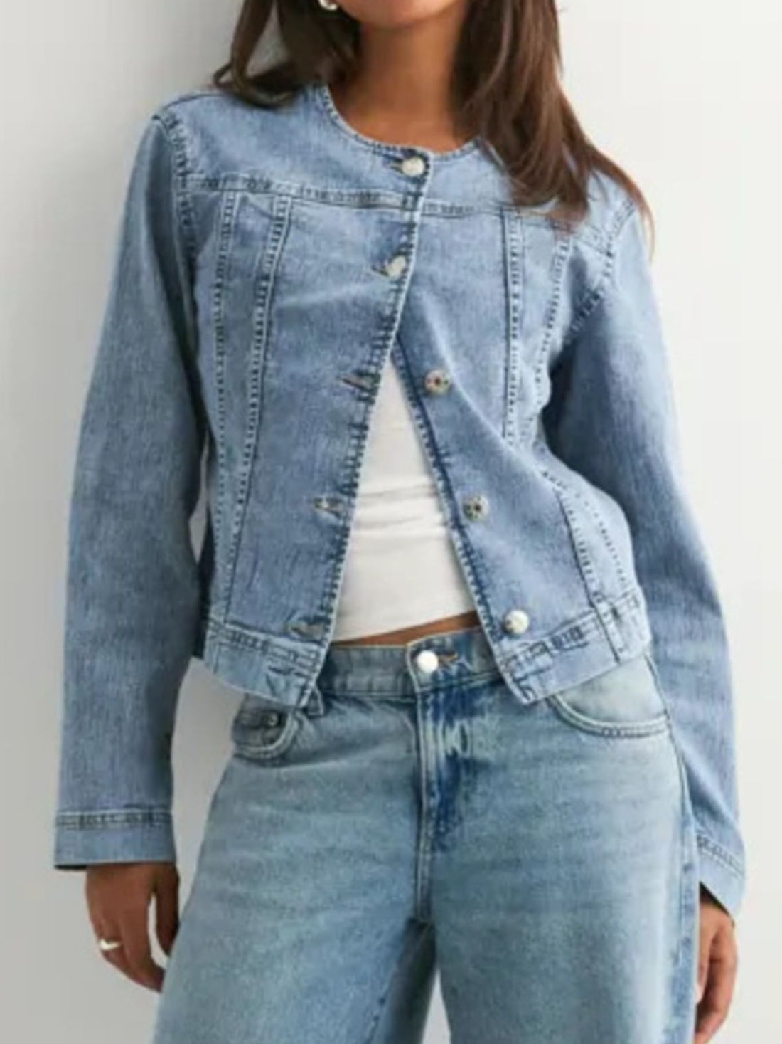 Classic Button-Down Denim Jacket - cas7m