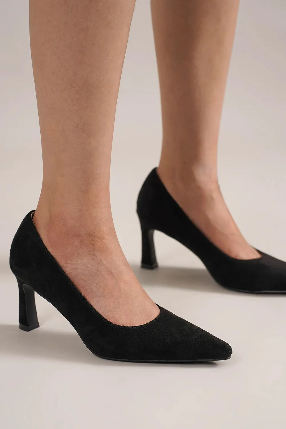 Beast Fashion Faux Suede Point Toe Pumps - cas7m