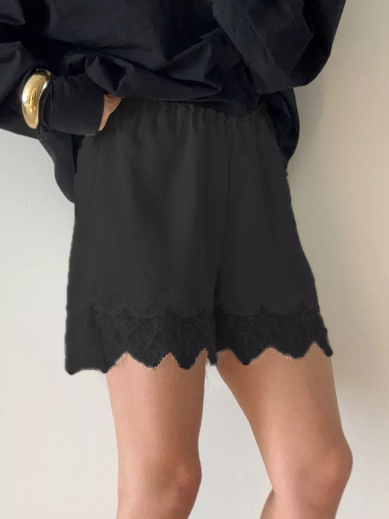 Lace Trim Elastic Waist Shorts - cas7m