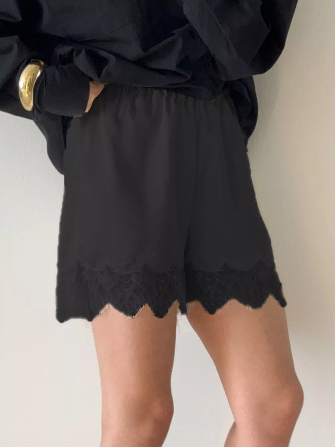 Lace Trim Elastic Waist Shorts - cas7m