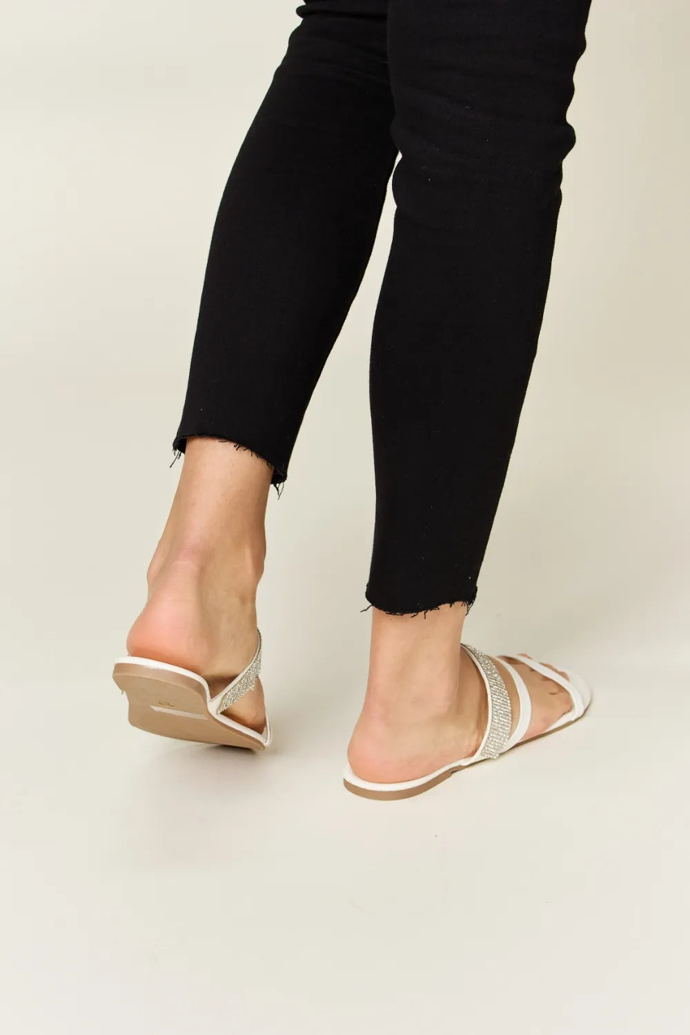 WILD DIVA Rhinestone Strappy Flat Sandals - cas7m