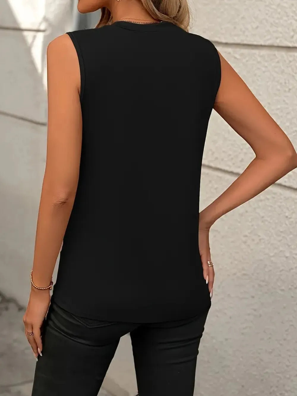 Round Neck Sleeveless Tank - cas7m