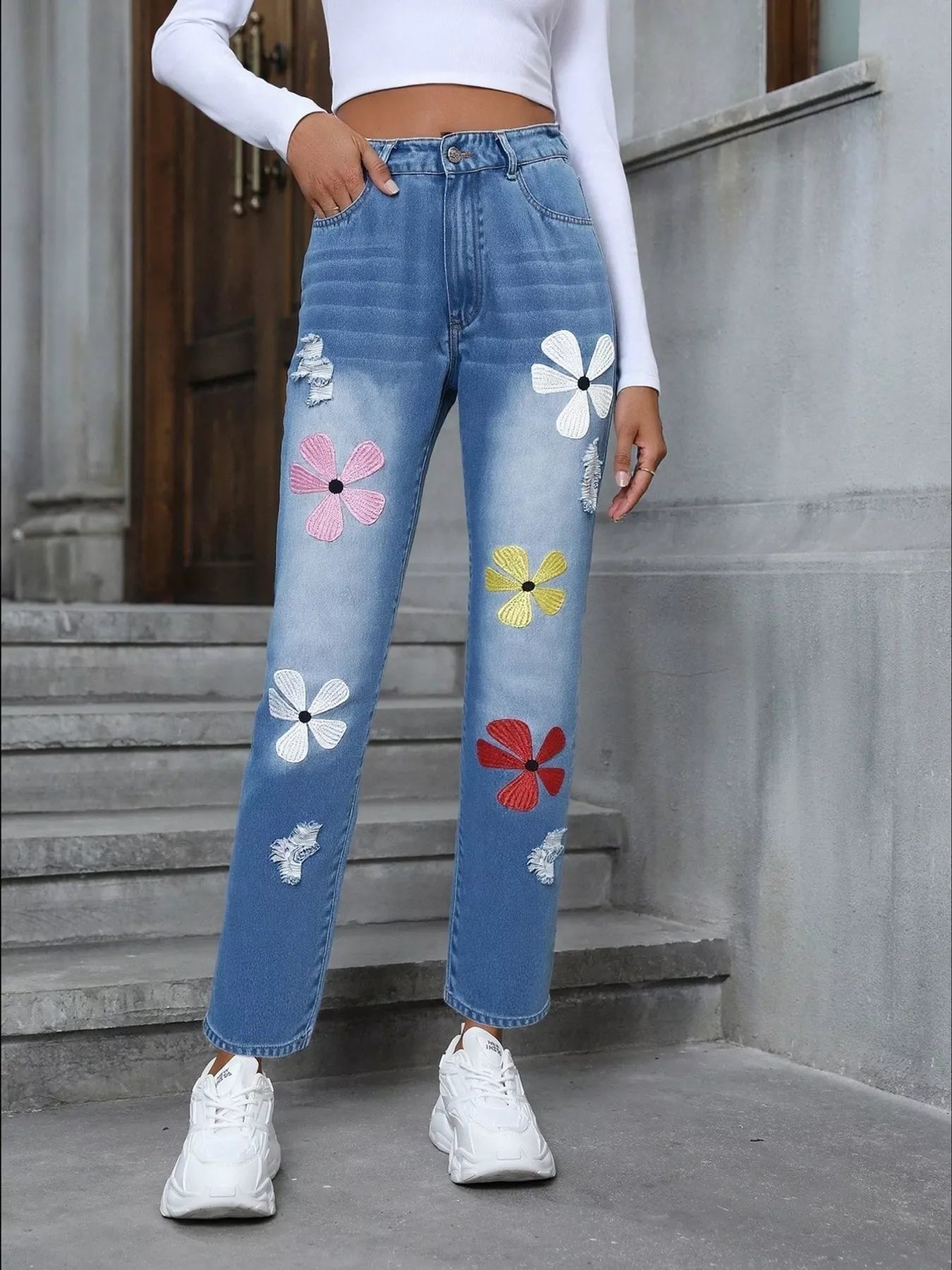 Floral Embroidered High Waist Distressed Jeans - cas7m