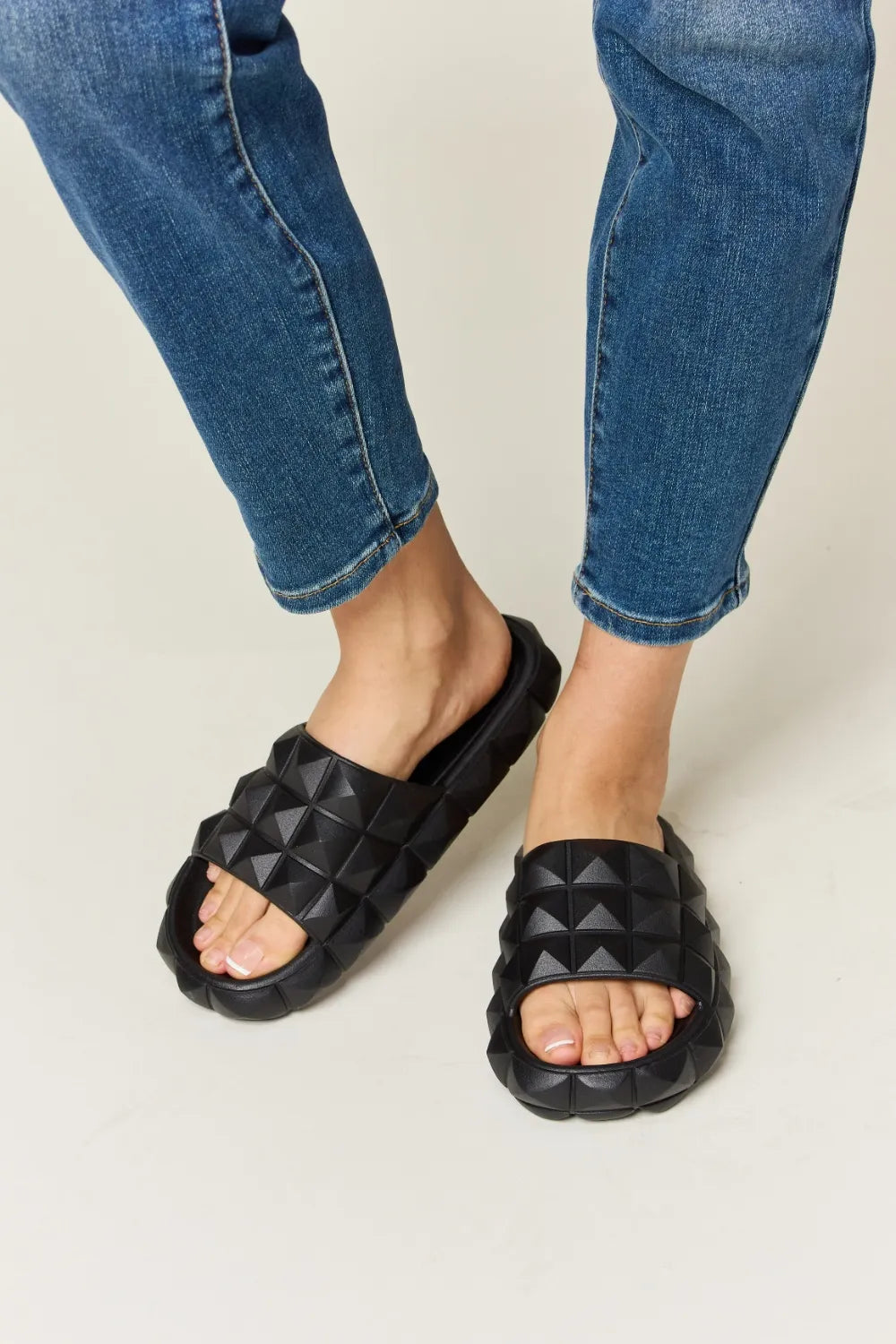 WILD DIVA Pyramid Stud Toe Band Footbed Sandals - cas7m