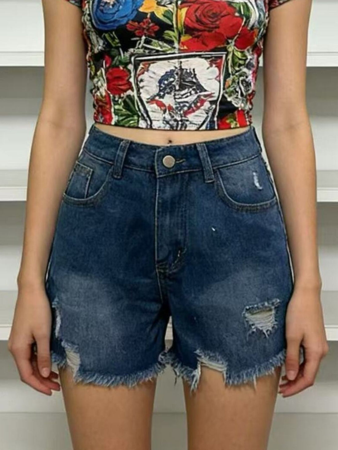 Distressed Frayed Hem Denim Shorts - cas7m