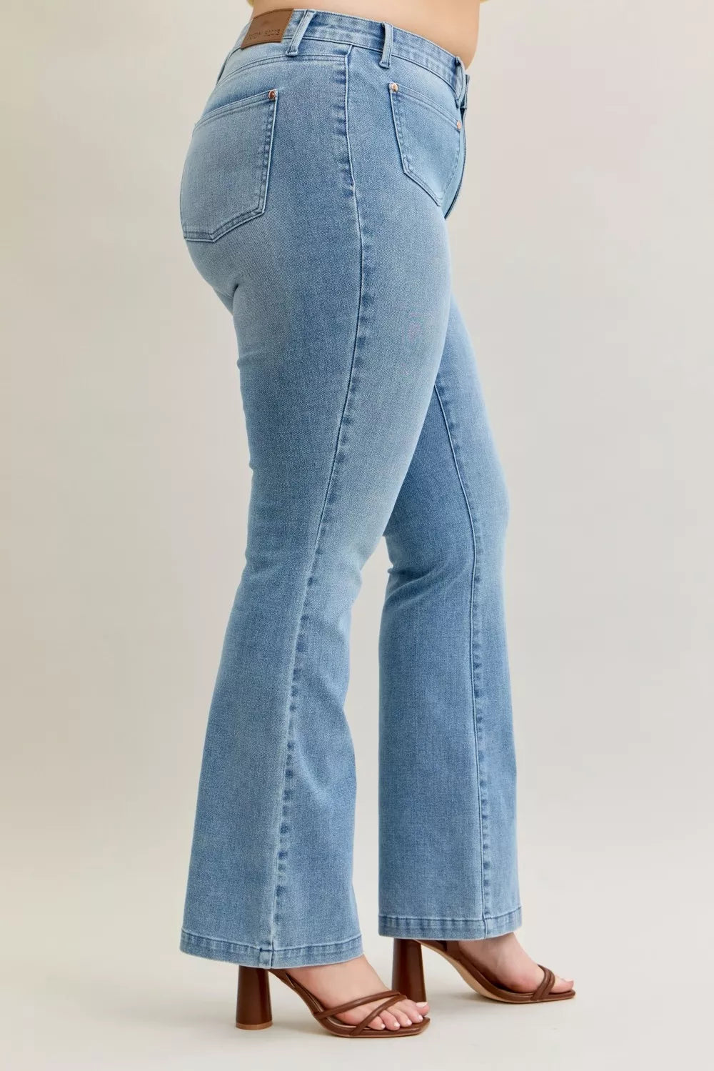Judy Blue Full Size Mid Rise Bootcut Jeans with Contrast Wash & Front Patch Pockets Plus Size - cas7m