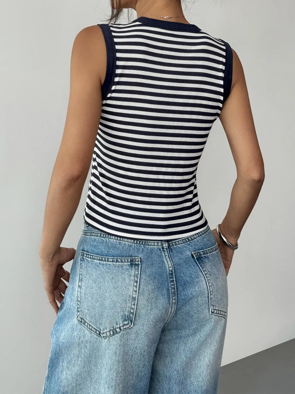 Striped Round Neck Tank - cas7m