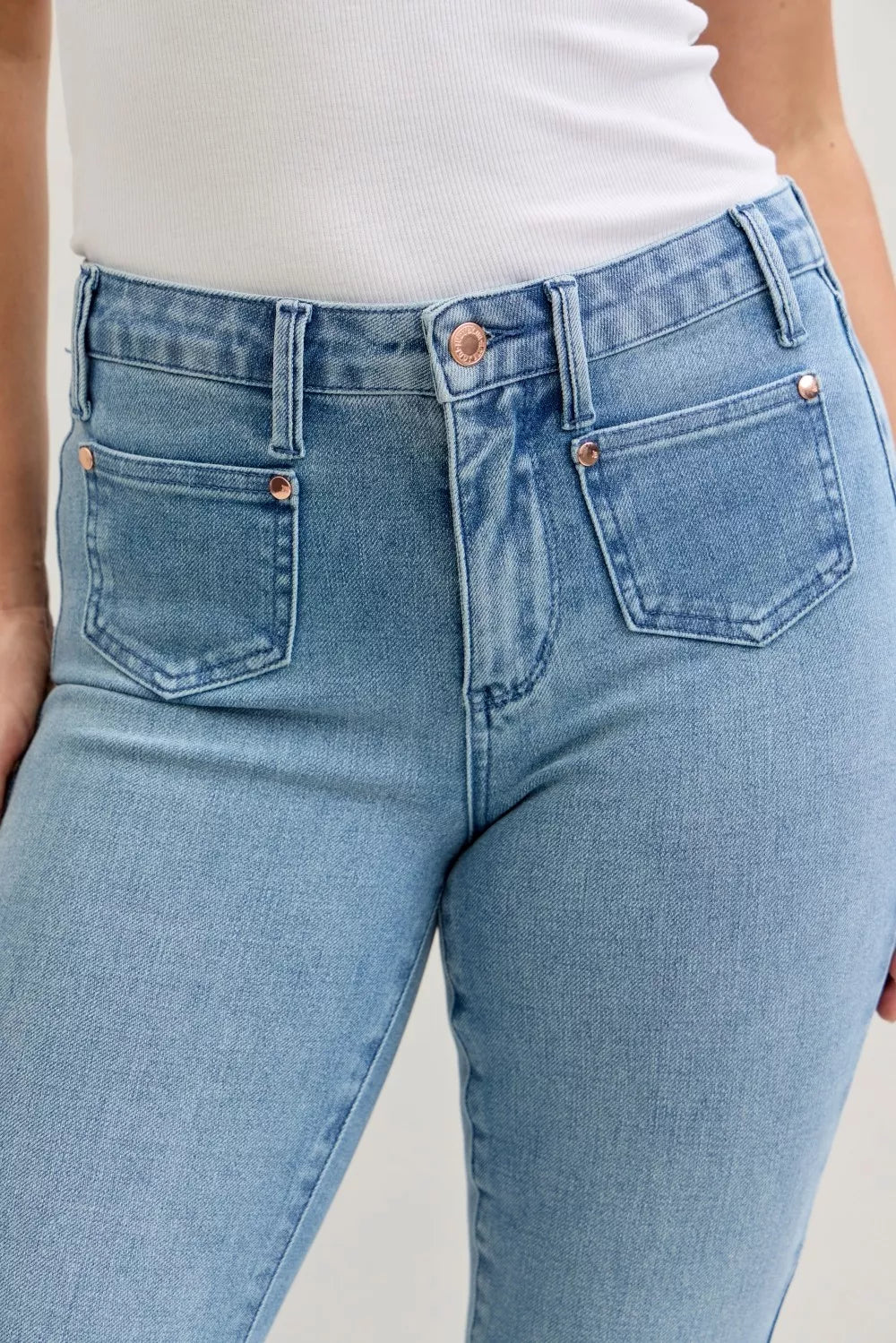 Judy Blue Full Size Mid Rise Bootcut Jeans with Contrast Wash & Front Patch Pockets Plus Size - cas7m