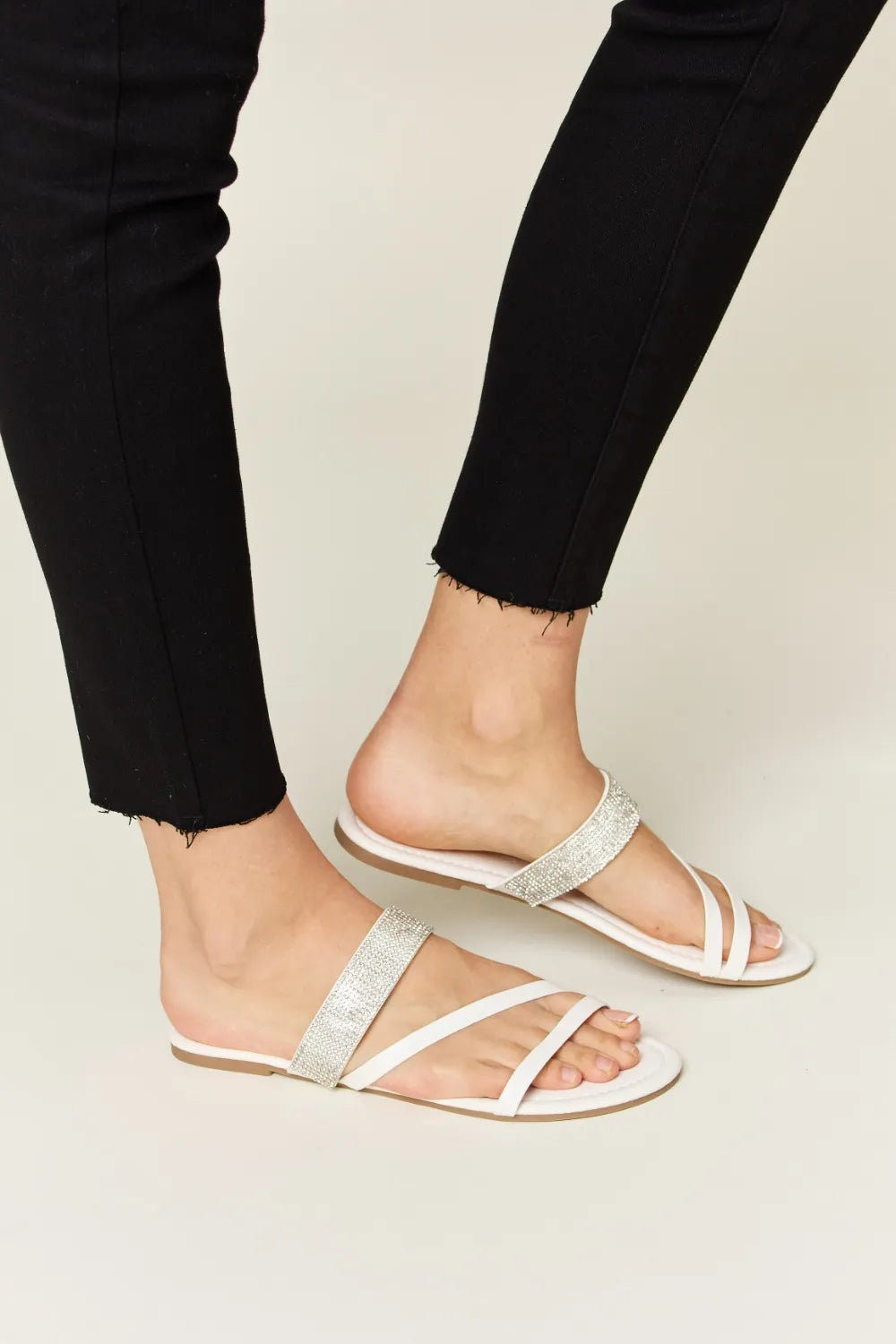 WILD DIVA Rhinestone Strappy Flat Sandals - cas7m