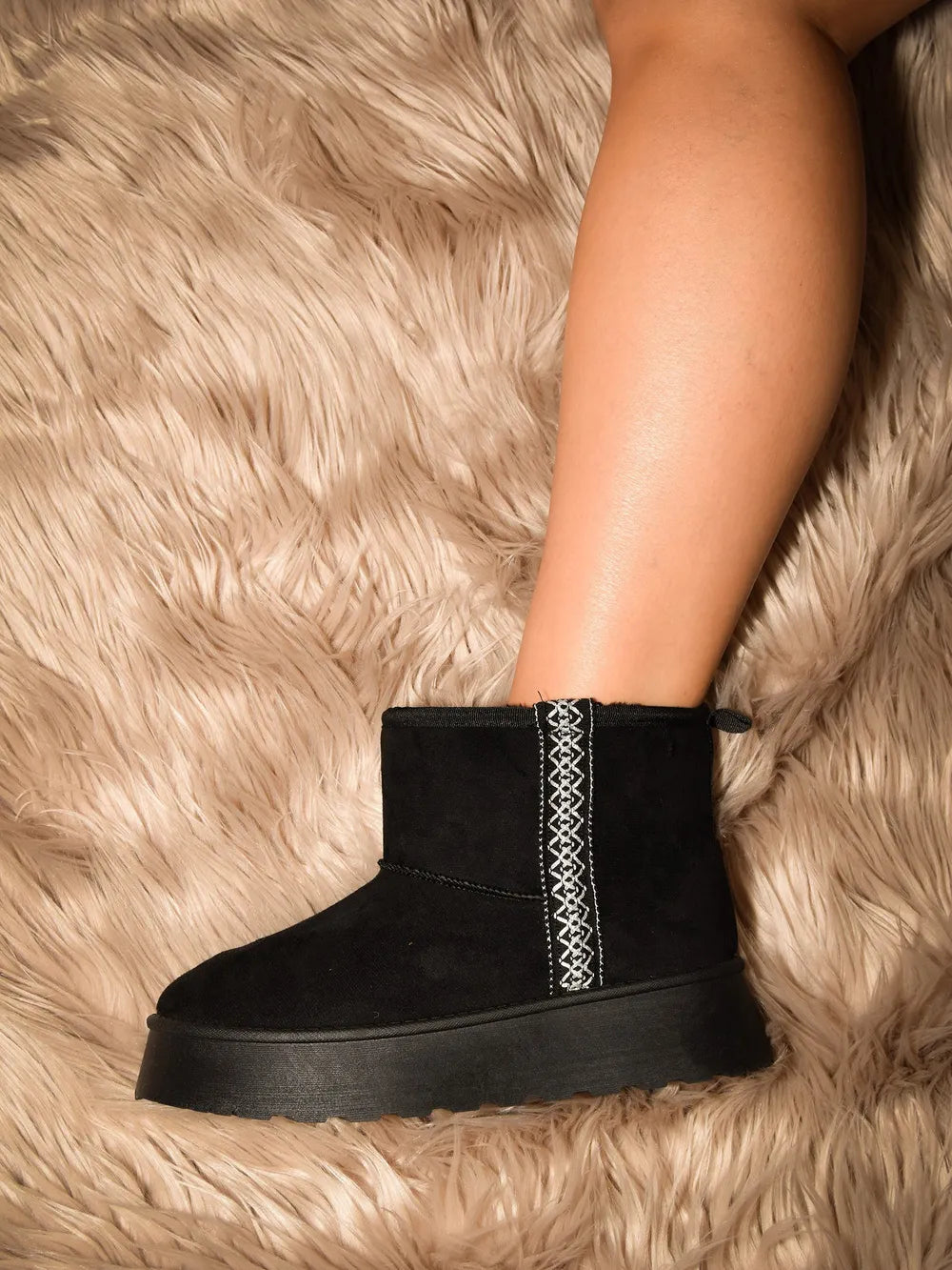 WILD DIVA Round Toe Platform Boots - cas7m