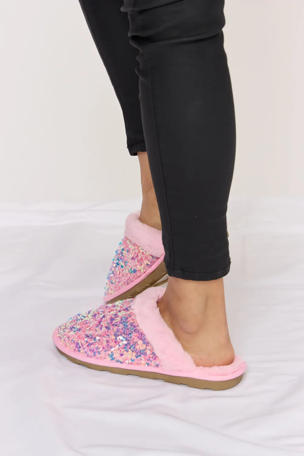 Forever Link Sequin Plush Round Toe Slippers - cas7m