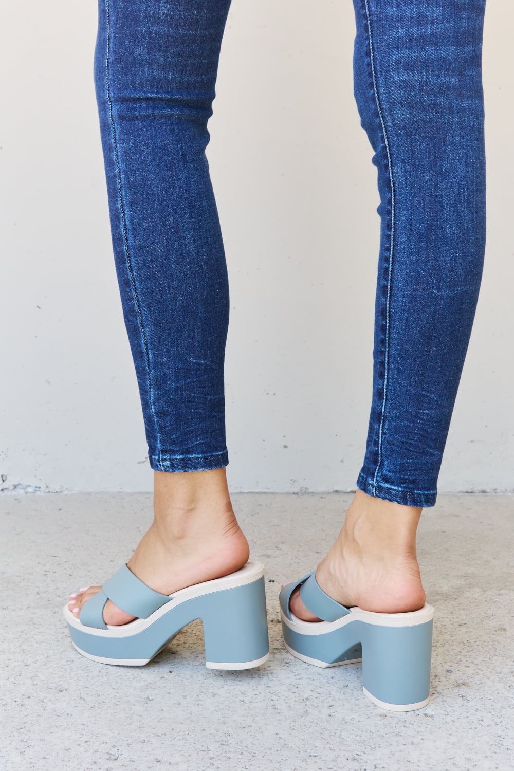 Weeboo Cherish The Moments Contrast Platform Sandals in Misty Blue - cas7m
