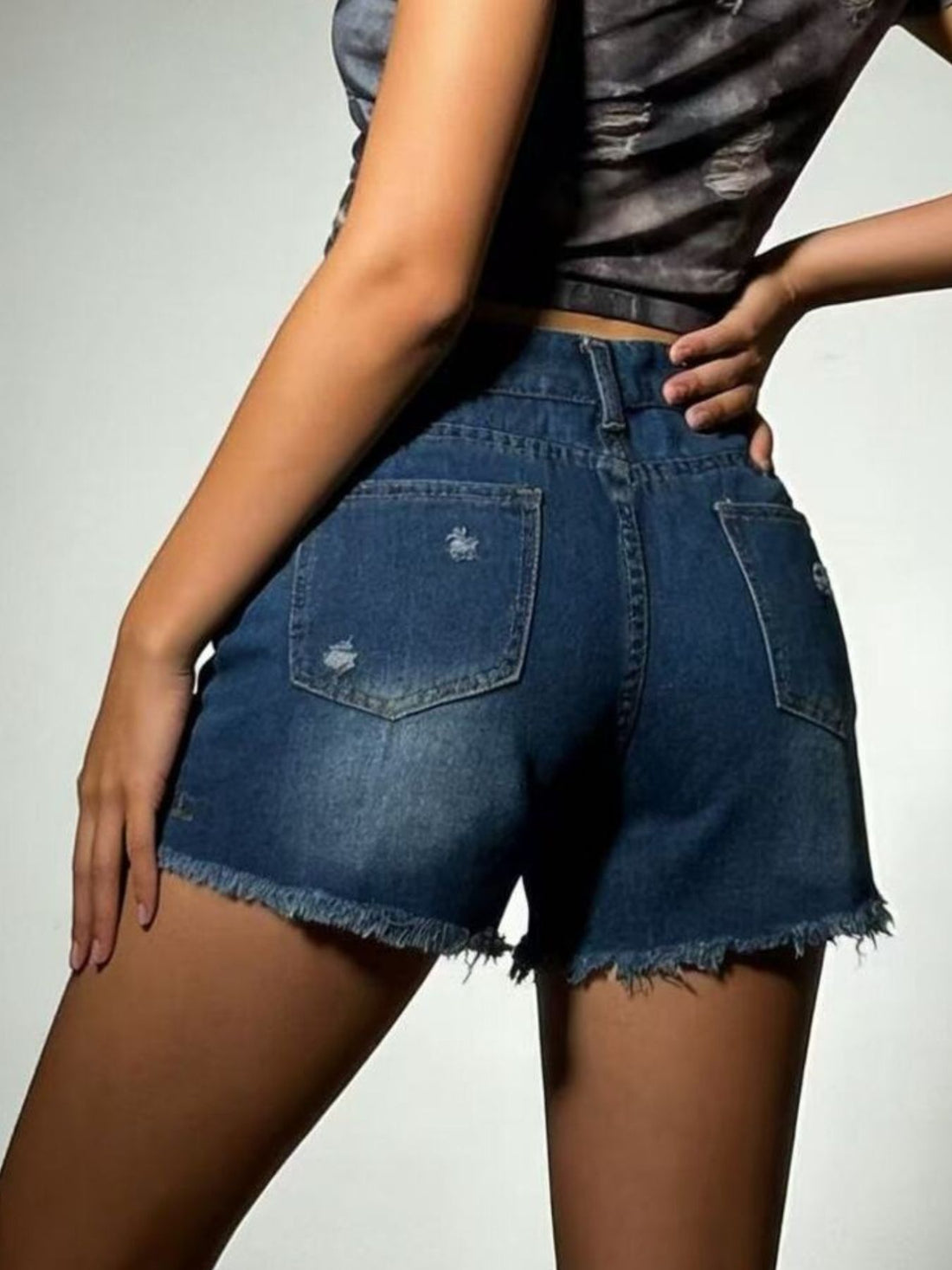 Distressed Frayed Hem Denim Shorts - cas7m