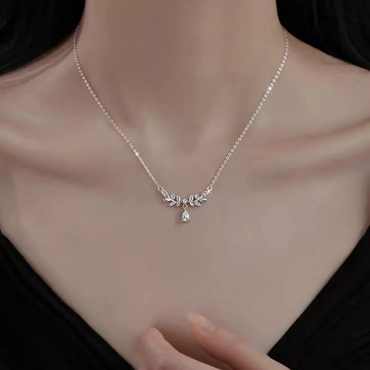 925 Sterling Silver Zircon Flower Necklace - cas7m