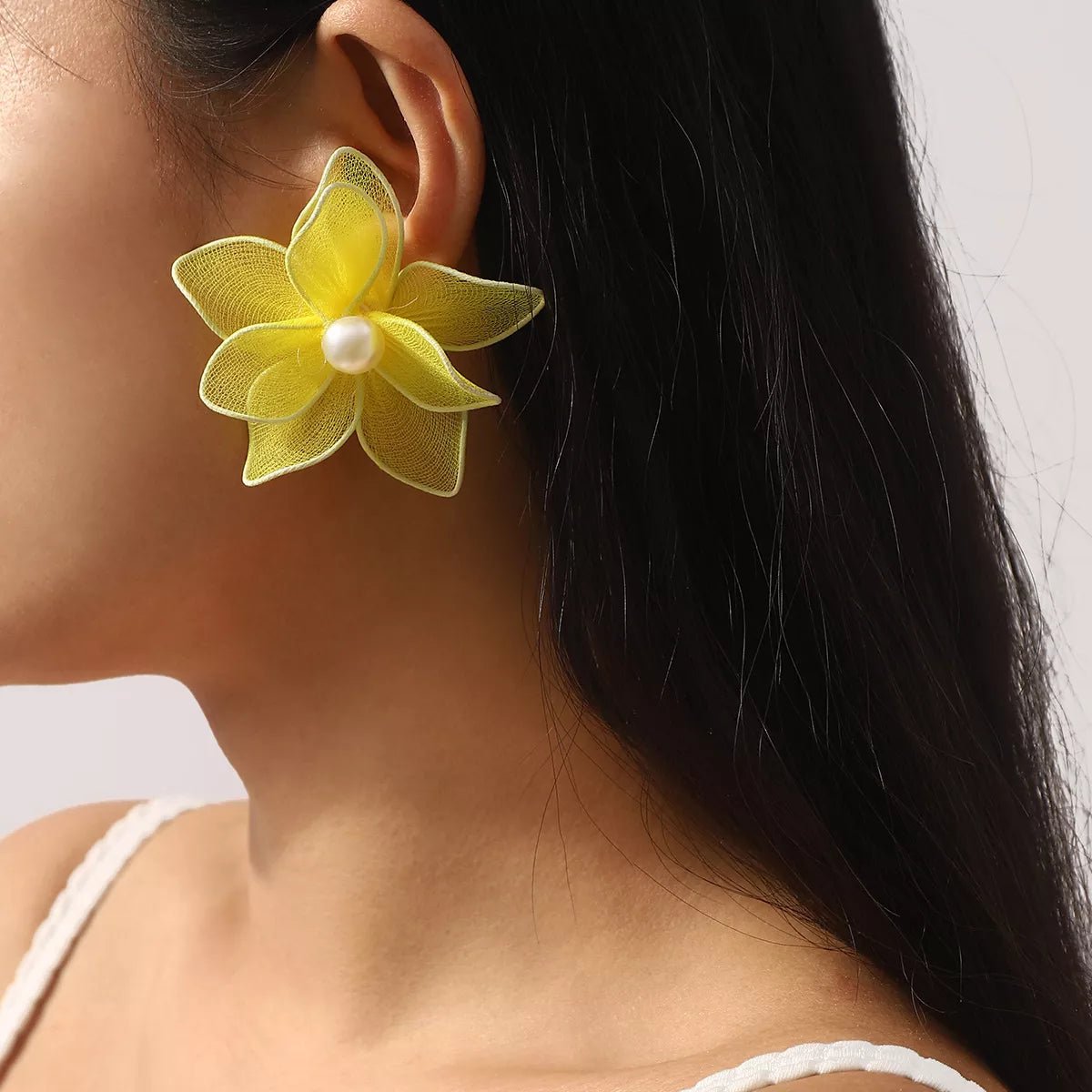Flower Pearl Stud Earrings - cas7m